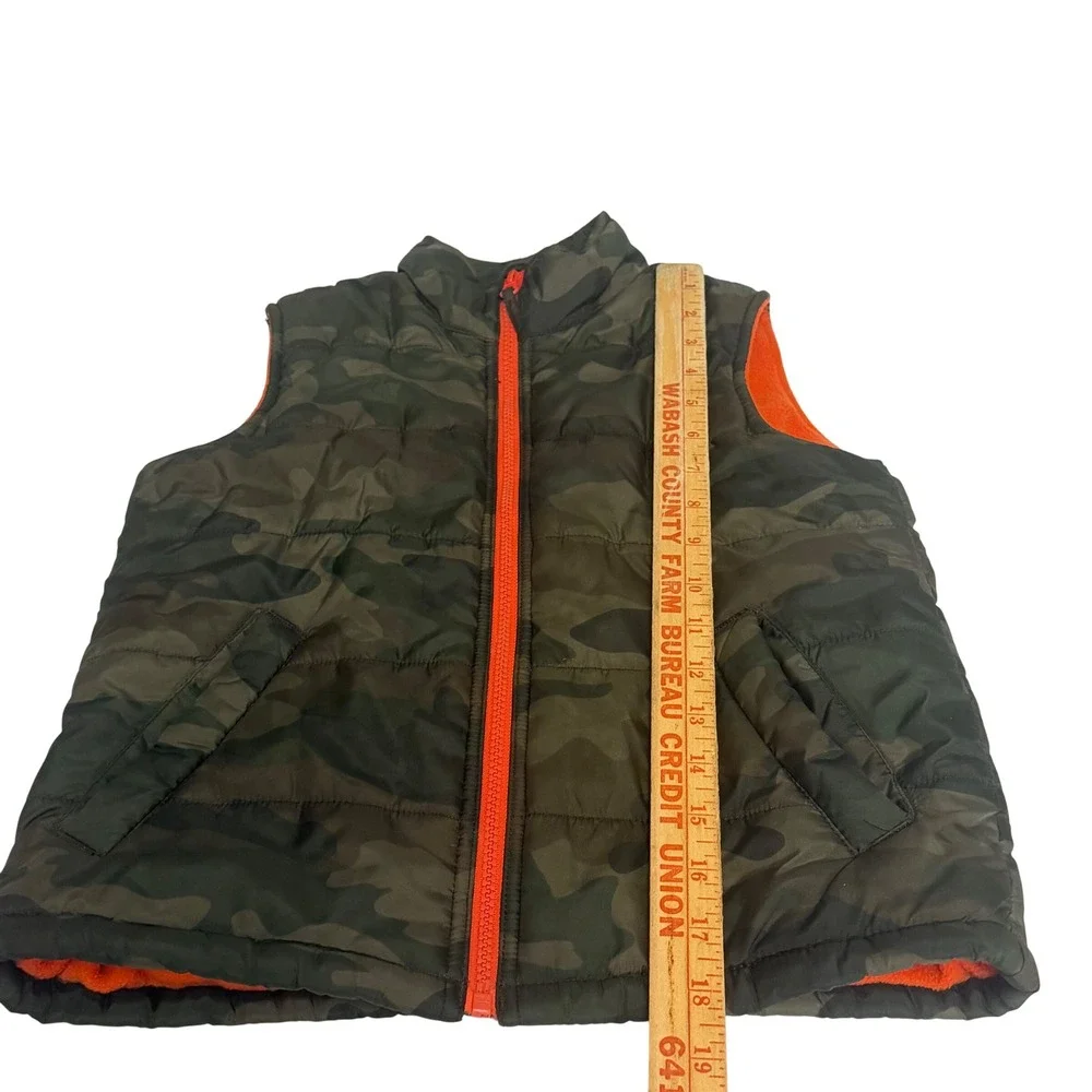 The Childrens Place Boys Camo Puffer Vest Green Orange Fleece Lined XS 4 Zip Up